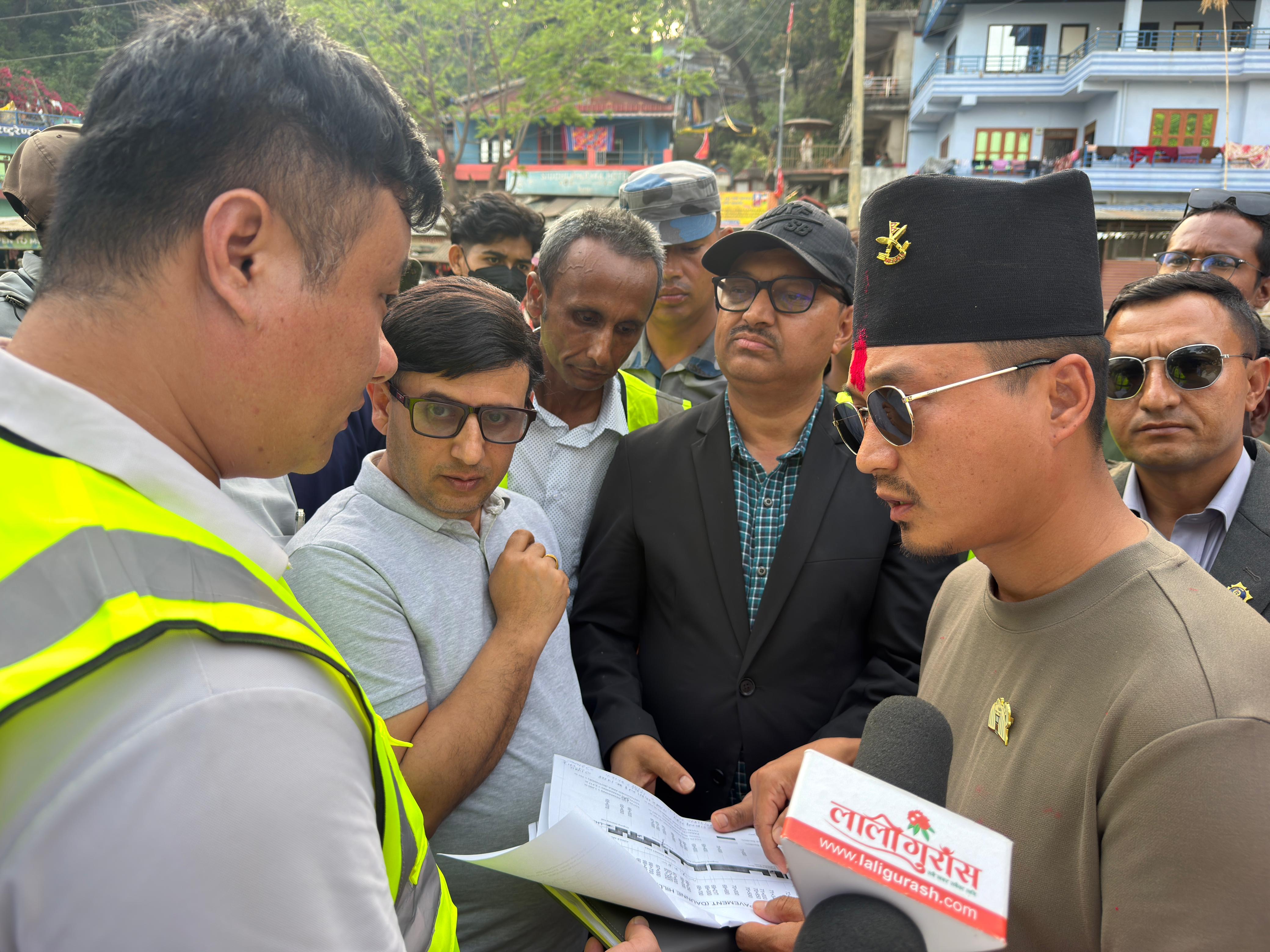 नारायणगढ–बुटवल सडक ढिलाइप्रति गृहमन्त्री गुरुङ असन्तुष्ट, १५ दिनभित्र काम सक्ने ठेकेदारको प्रतिबद्धता