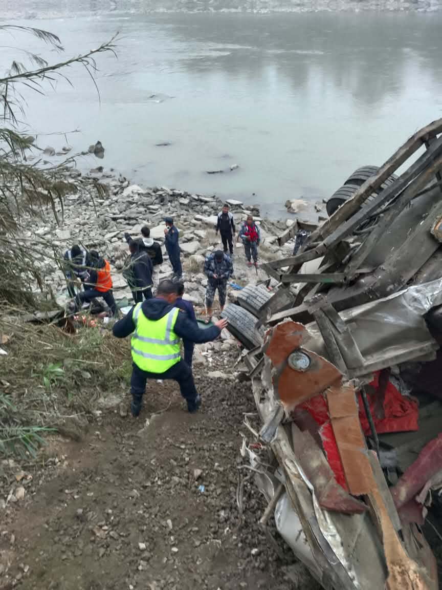 धादिङ बस दुर्घटनामा ११ पुरुष र ६ महिलाको मृत्यु, विदेशी नागरिक पनि परे