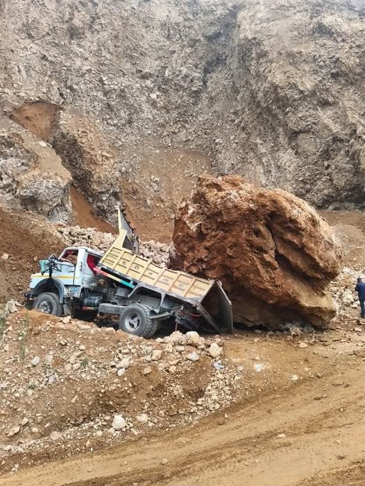 धादिङमा ढुङ्गा खानी दुर्घटना : टिपरमाथि ढुङ्गा खस्दा चालकको मृत्यु