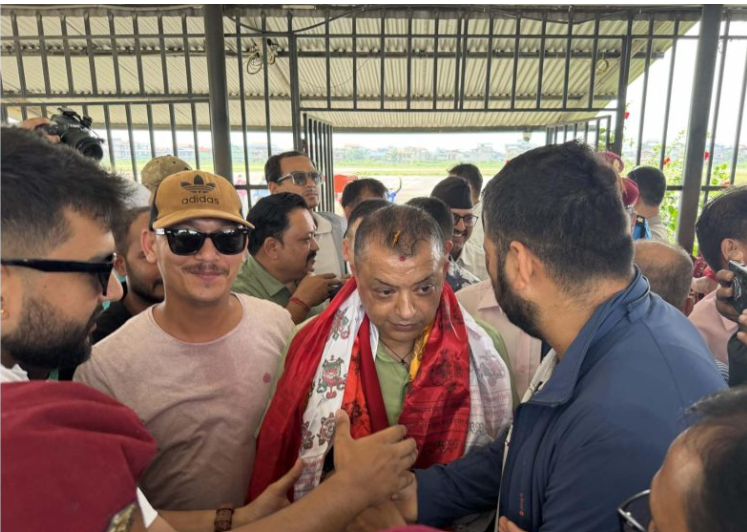 रास्वपा महाधिवेशनमा सहभागी हुन गगन थापा चितवन पुगे