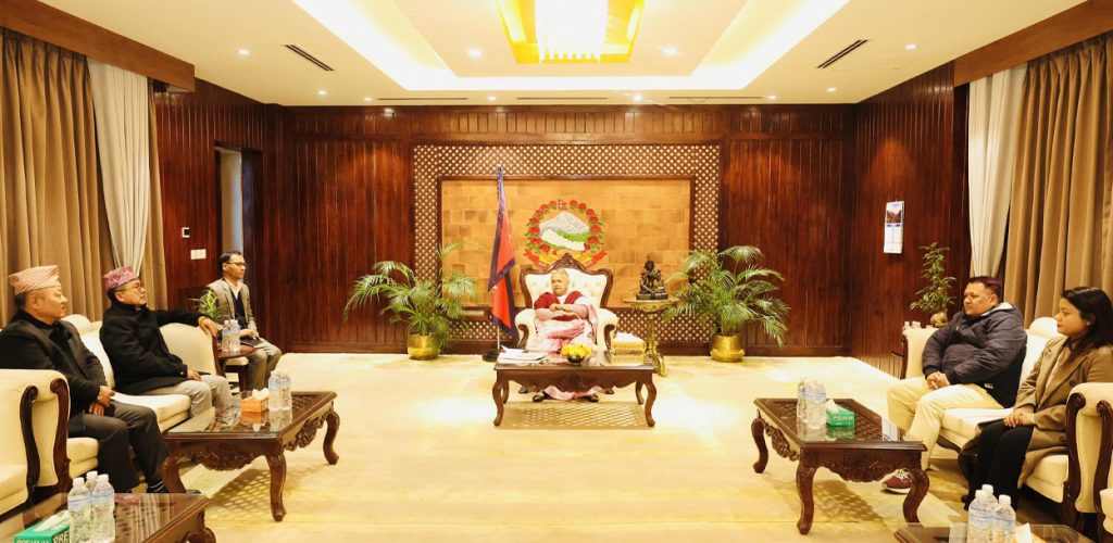 प्रधानमन्त्रीको आह्वानमा स्वास्थ्य बीमा समस्याबारे छलफल गर्न बैठक